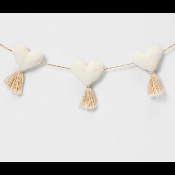 ISO *** target opalhouse heart tassel garland - Picture 3 of 3